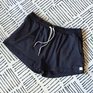 Vuori Halo shorts, size Large